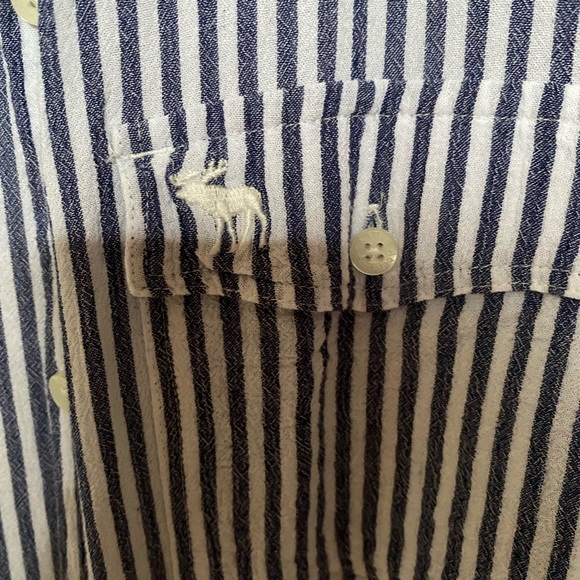 ABERCROMBIE & Fitch stripped Blouse . - Picture 7 of 8